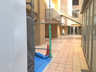 エントランス前